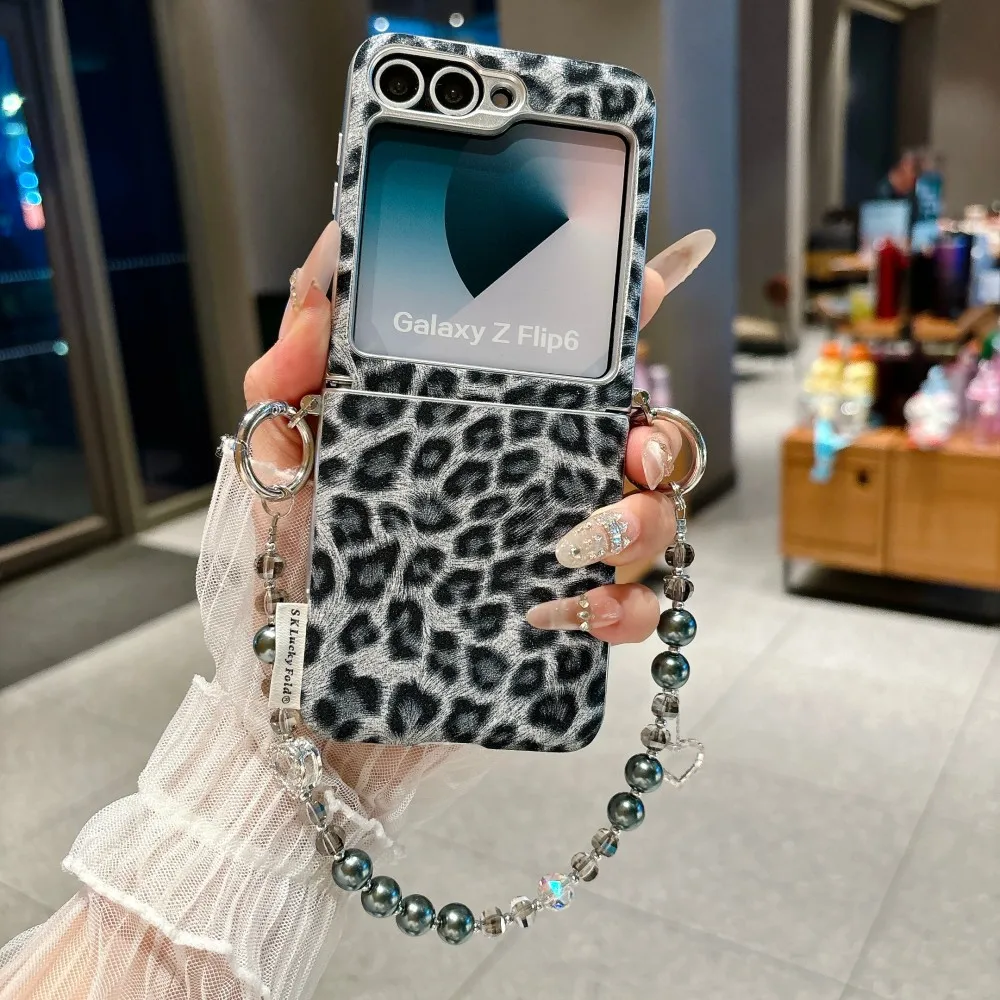

Leopard Print Pattern Phone Case For Samsung Galaxy Z Flip 5 6 7 FE Bracelet Hard Shell Axis Protection Shockproof Back Cover