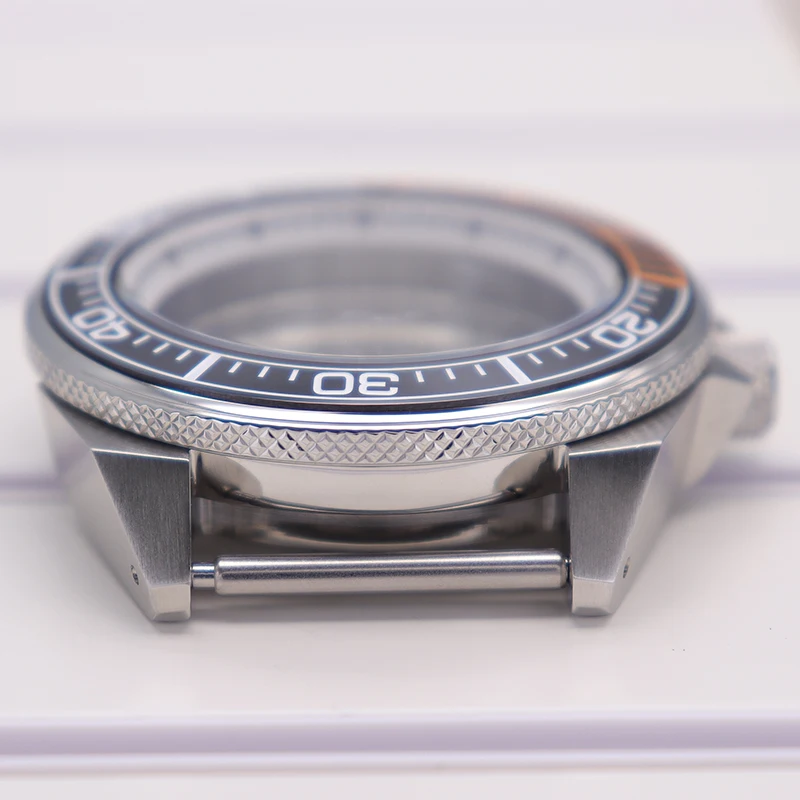 43,8mm Herren-Uhrengehäuse für NH34 NH35 NH36 NH38 Uhrwerke, 28,5mm Zifferblatt, modifizierte Samurai-Tauchteile, Saphirglas – Detail 6