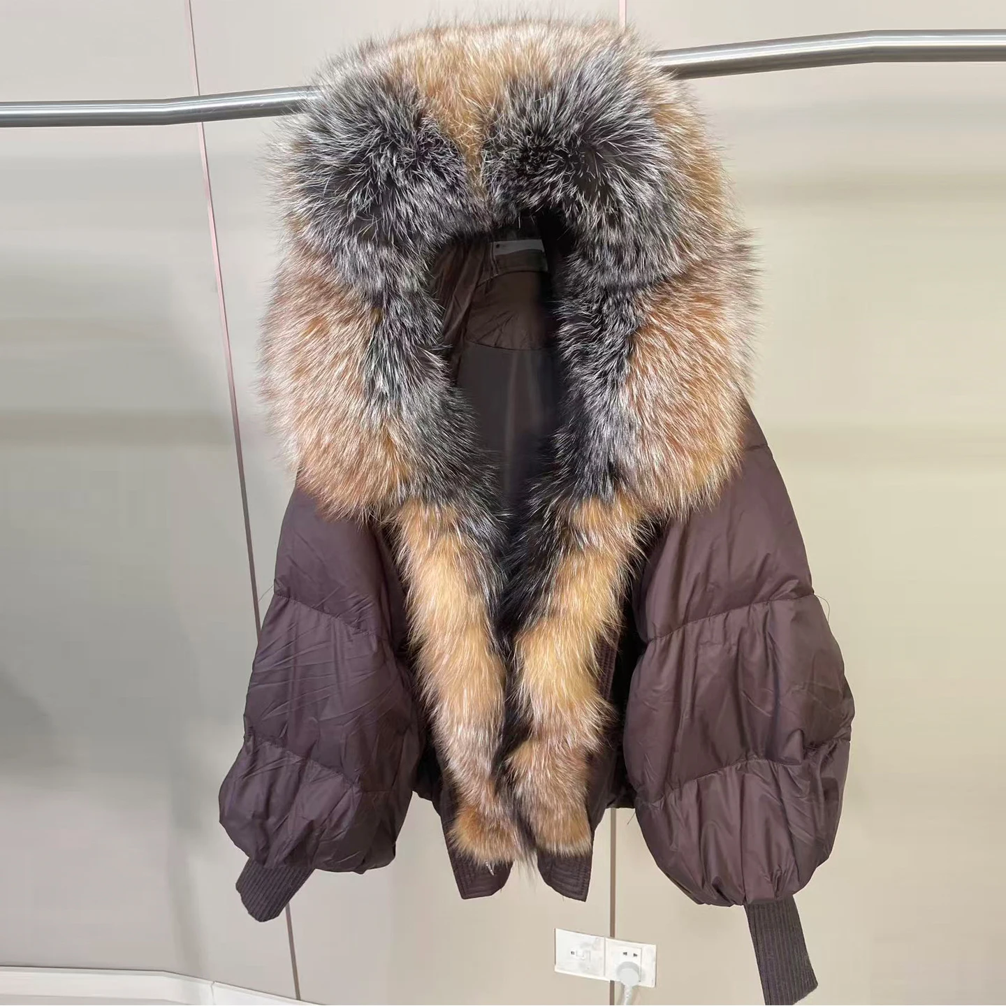   Kurtka z futrzanym kołnierzem, damska, luźna, ocieplana odzież wierzchnia, ciepły zimowy płaszcz marki Tagkita.