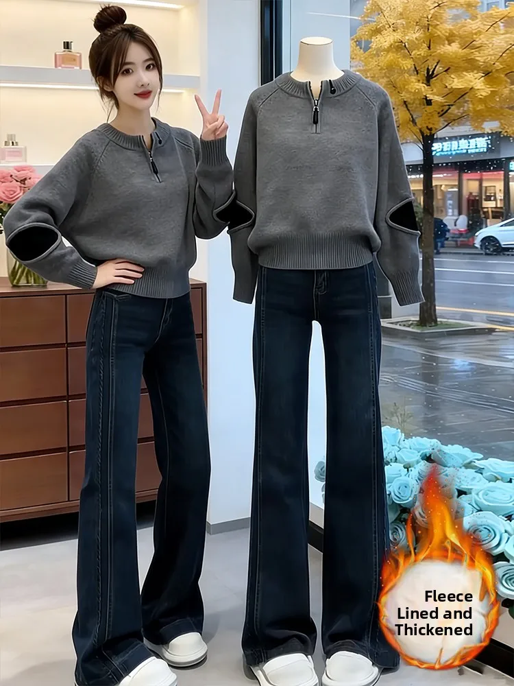 

Зимний комплект 2026: утепленный свитер и джинсы с широкими штанинами для женщин, повседневный, стройнящий, простой, из двух предметов, удобный, с высокой талией
