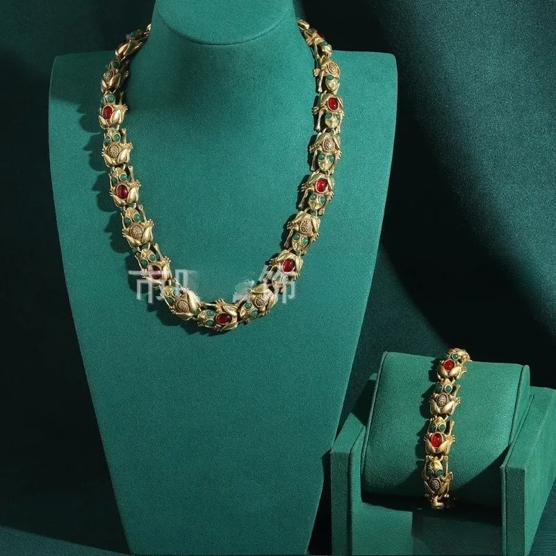 Vintage 3D Frog Bracelet, Red Green Gemstone Embossed Niche Luxury Unique Women Wrist Jewelry