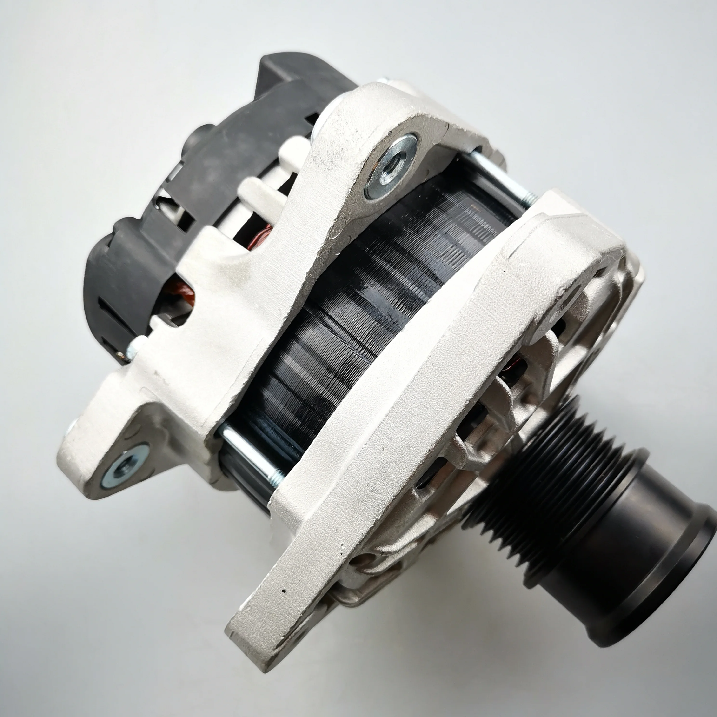 

SAIC MAXUS G10 1.9T Оригинальный блок генератора 14 В 150 А C00043876