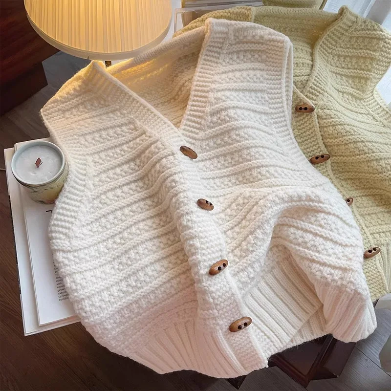 

Horn Buckle Leisure Knitted Vest Women's New Spring Autumn Solid Color V-neck Loose Short Sweater Vest with Sleeveless Vest