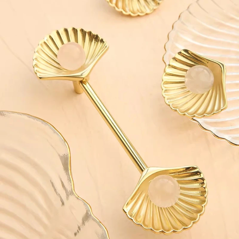 Mid-Century Seashell Crystal Cabinet Knobs Creative Luxury Brass Drawer Pulls for Furniture Accessories Dresser Hardware Handles