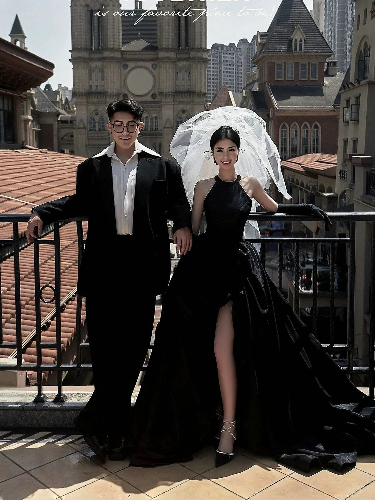 

Черное атласное свадебное платье для пар, для фотосессий в студии и на улице, с открытыми ногами, с вырезом на шее, в стиле костюма.