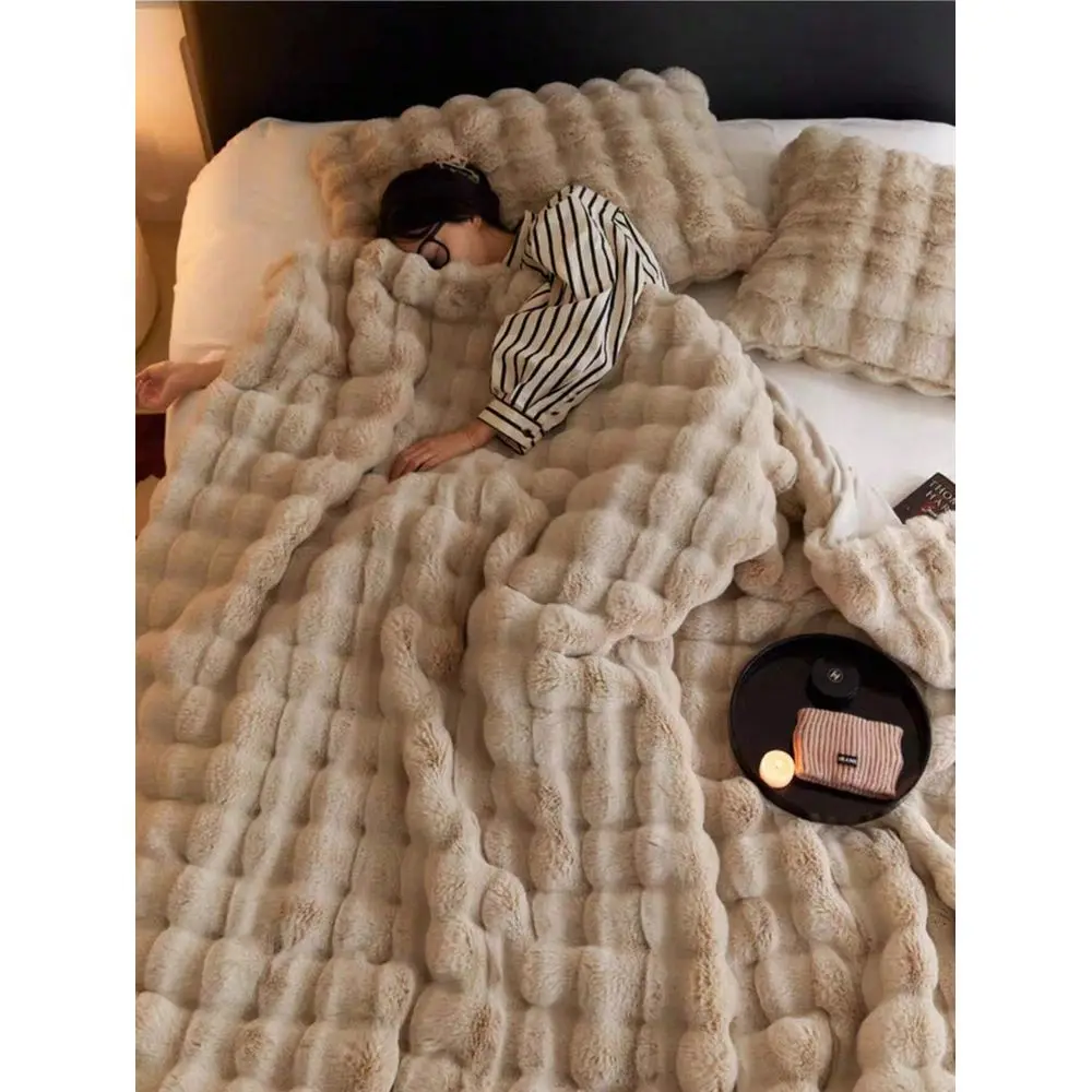 

Двустороннее плюшевое одеяло, мягкое и теплое одеяло, похожее на искусственный мех, с ощущением высокого качества, многофункциональный плед, идеально подходящий для дома.