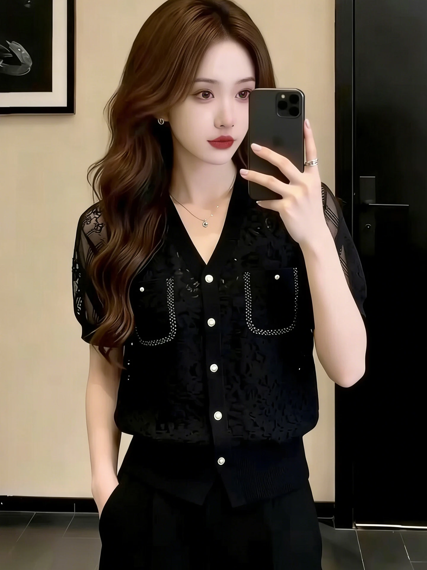 Elegant Black Short Sleeve Knitted Top Soft Skin-friendly Light Maturity Style Fashionable Age-defying Versatile Autumn Shirt