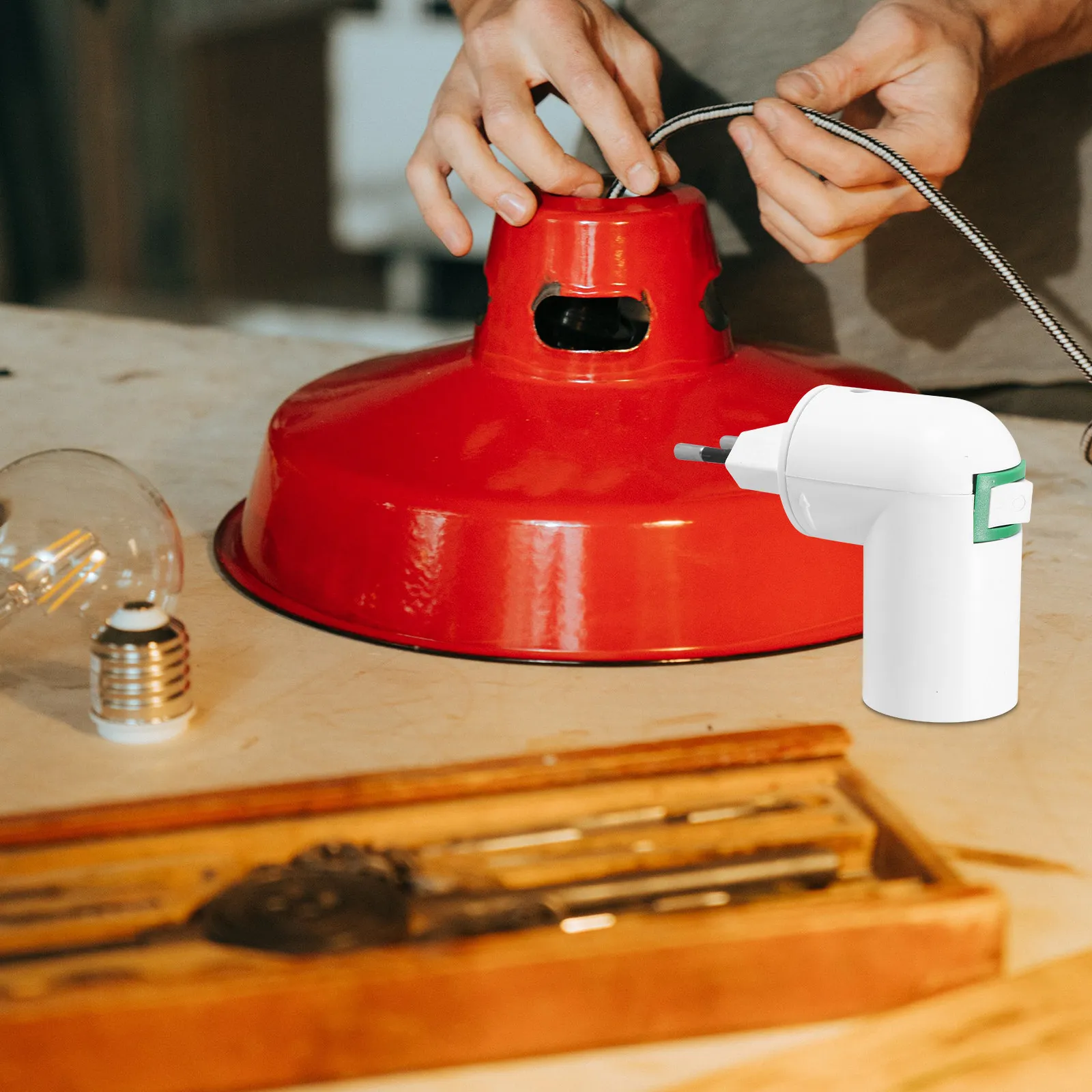 

2Pcs Light Bulb Socket Converter E27 to Plug Adapter - Compact Portable Lamp Holder for Garage Barn Construction Site Utility