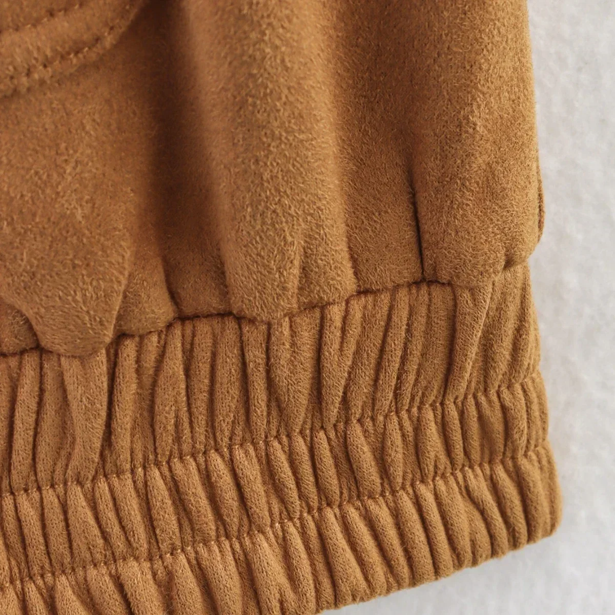 سترة نسائية كلاسيكية مزخرفة مع طية صدر السترة وجيوب وسحاب وأكمام طويلة بلون سادة معطف مقصوص للتنقل للخريف بلوزة أنيقة جديدة