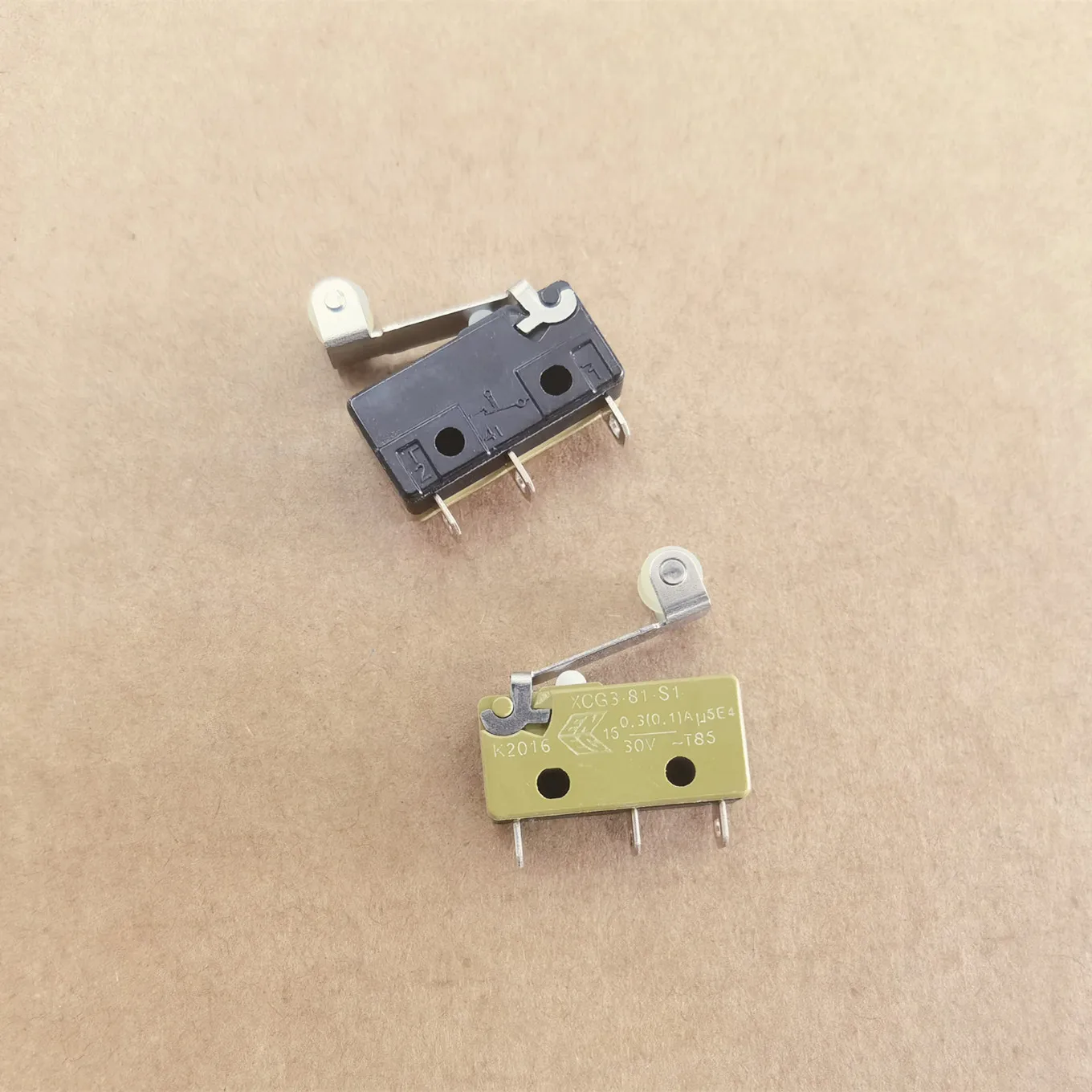 Original New 100% XCG3-81-S1 Micro Switch 3-Pin Roller Swing Rod Travel Limit