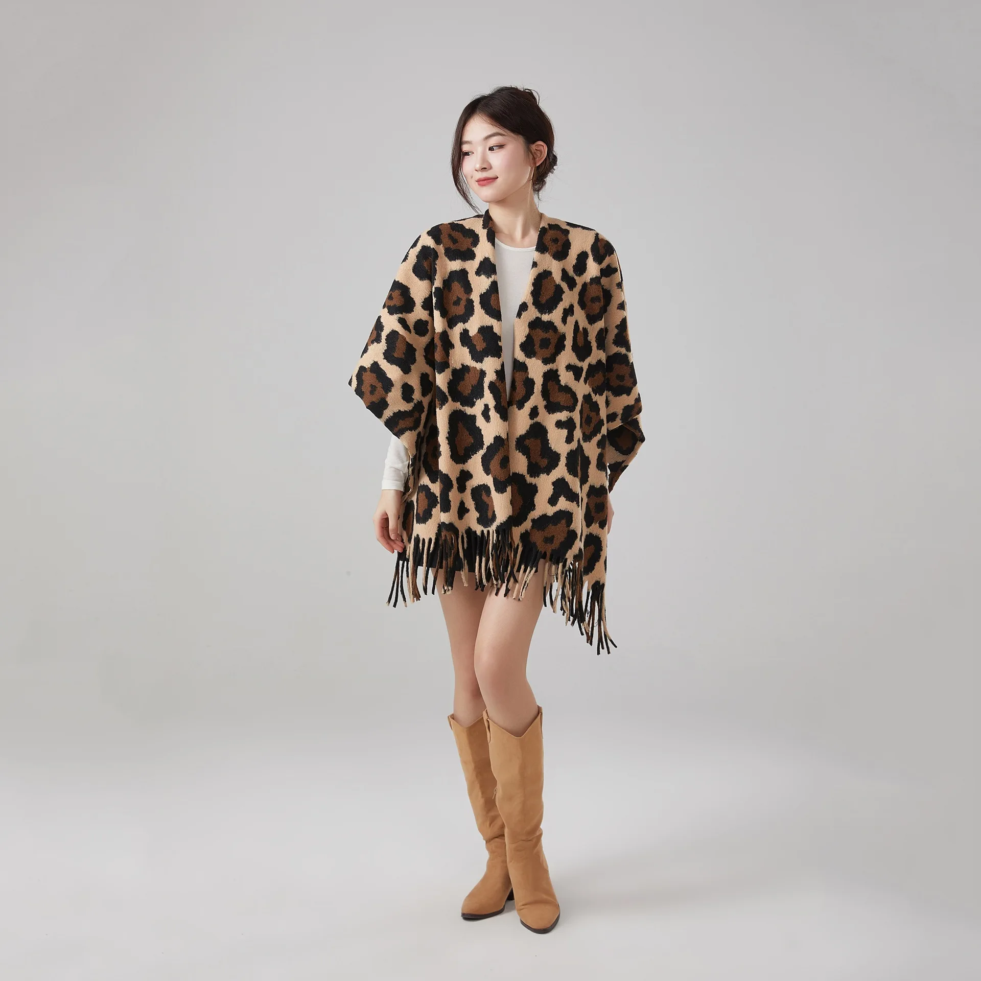 

Новое пальто с леопардовым принтом в стиле ретро, женская верхняя одежда, высококачественная утолщенная теплая накидка-халат в стиле мериносовой шерсти