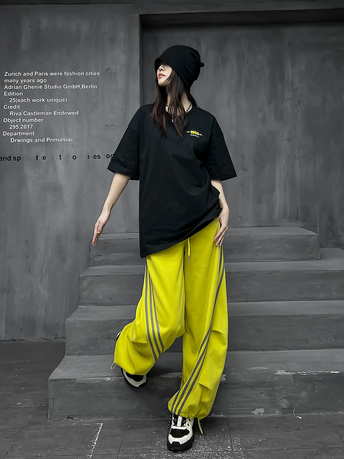 

Faionable Two-Piece Set Women's Summer 2026 ort Sve T-irt Wide Leg Pants Street Sle Design Sensation M-Brand