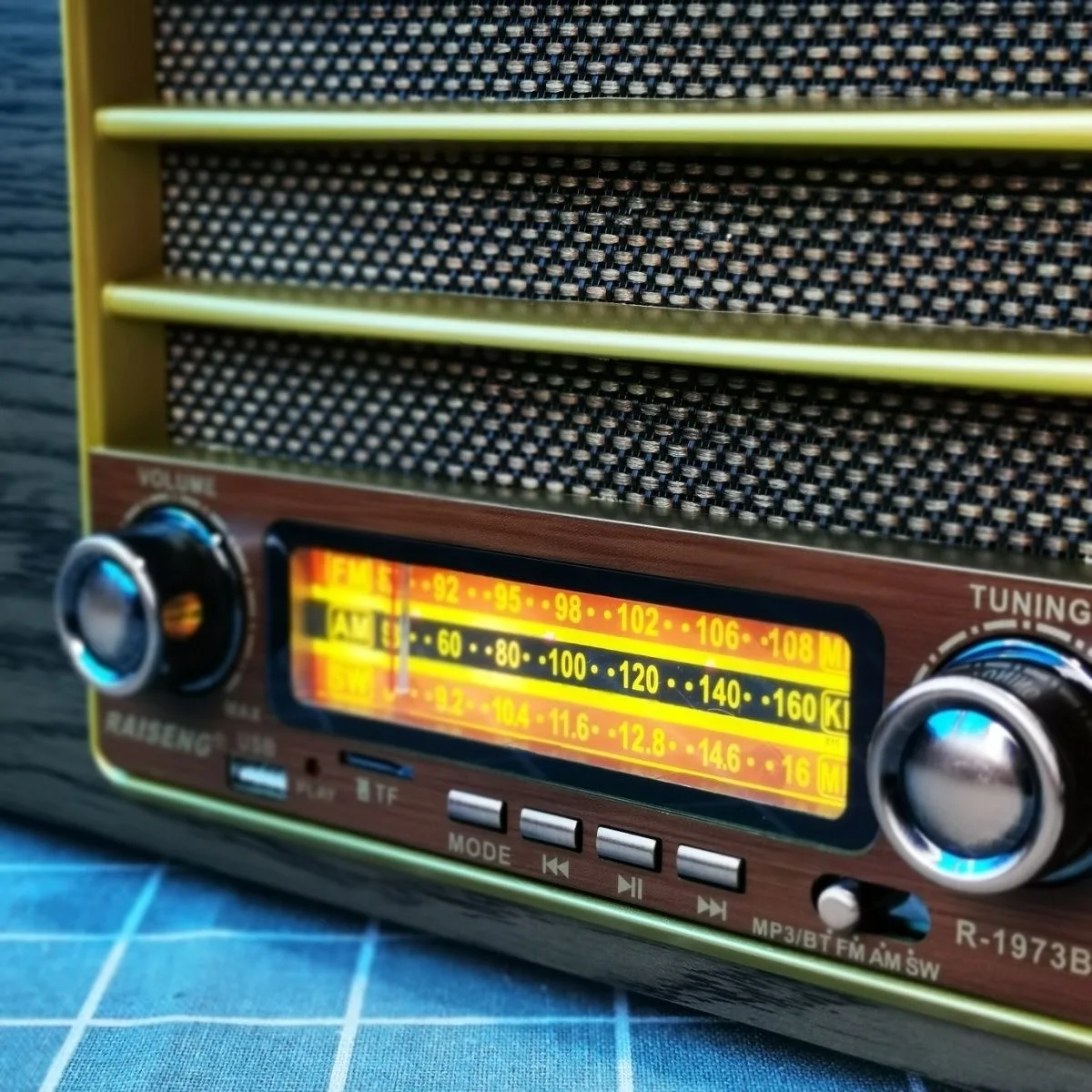 Radio desktop besar nostalgia antik, gelombang medium FM, gelombang pendek, dengan cahaya, kartu plug-in Bluetooth semua mesin satu, woode