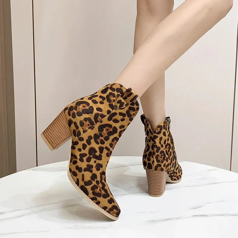 Botas con estampado de leopardo para mujer, botines modernos con cremallera lateral, Sexy, puntiagudos, 2023