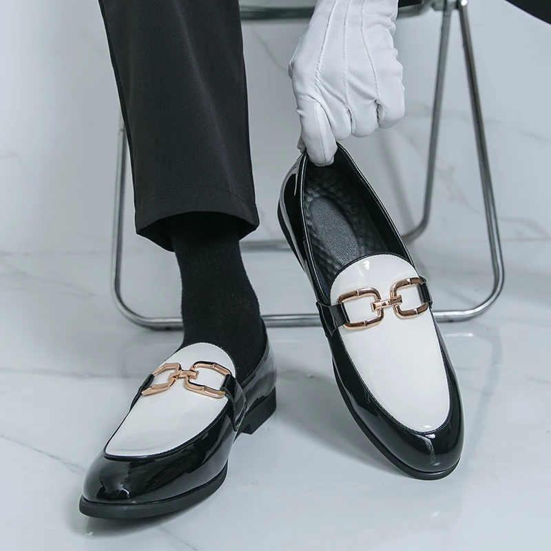 

2026 Fashion Brand Men's Pointed Patent Leather Color Blocked Loafers Spring New Men's Comfortable and Breathable Bean Shoes
