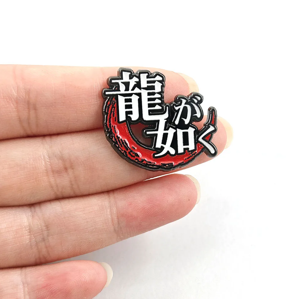 Like A Dragon Emaille-Pins Yakuza Ryu Ga Gotoku Broschen Japanische Kalligraphie Metall-Abzeichen Kleidung Rucksack Anstecknadel Geschenk – Detail 4
