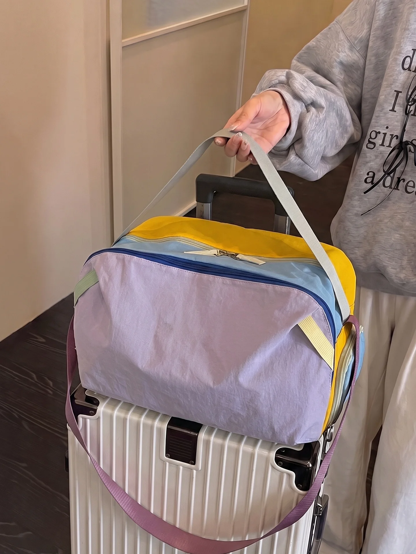borsa-da-viaggio-leggera-e-portatile-per-donna-borsa-alla-moda-e-di-tendenza-borsa-da-palestra-borsa-separata-per-bagagli-bagnati-e-asciutti-borsa-aggiuntiva