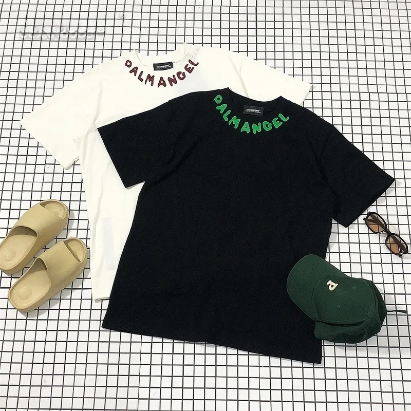 

Оверсайз футболка с принтом шарфа и молодежным текстовым узором в уличном стиле, с эффектом спущенных плеч, летний базовый слой