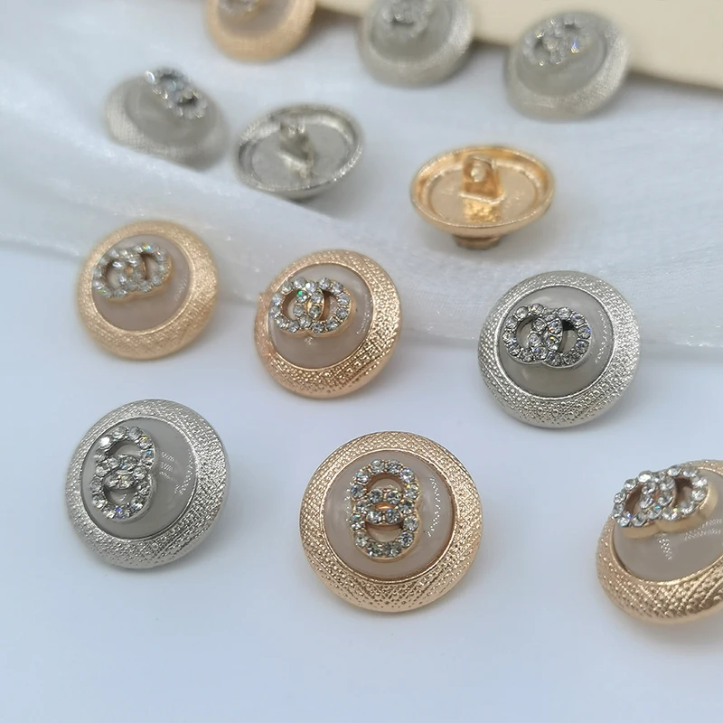 18/25MM wysokiej jakości Rhinestone metalowe guziki odzieży 6 sztuk hurtownie złoty srebrny marka modna dekoracja okrągły guzik dla kobiet