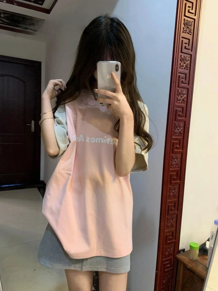 

Новинка 2024 года, популярная розовая футболка с плечами, летняя свободная одежда для пар, популярный женский топ с короткими рукавами в американском стиле High Street