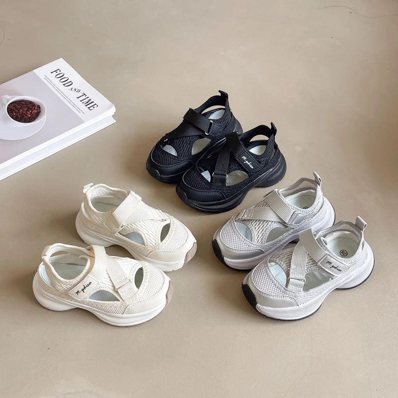 

Детские спортивные сандалии на платформе для девочек, новинка 2026 года, летние кроссовки с перфорацией, мягкая подошва, комфортные, универсальные, стильные, для школы