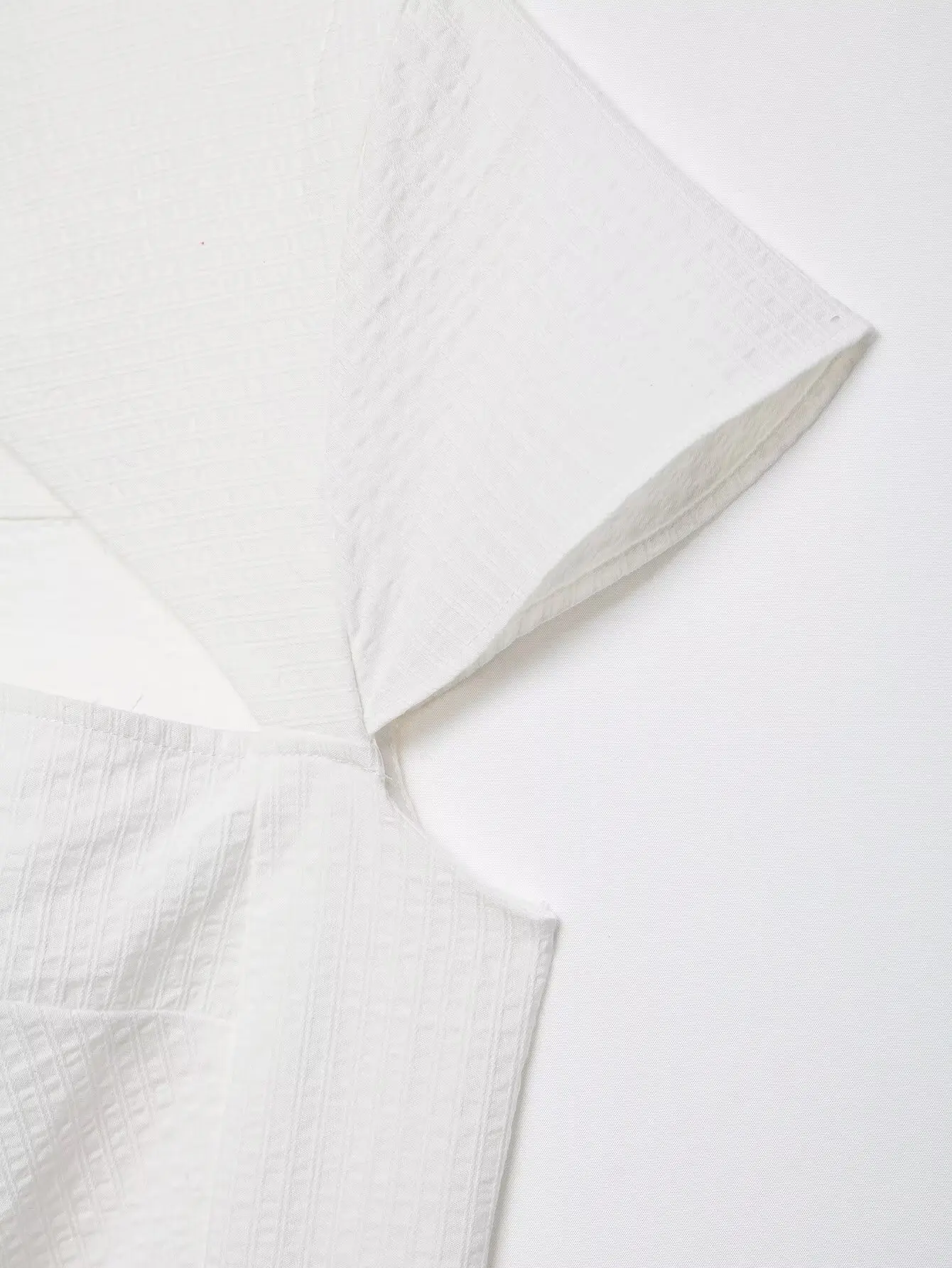 HH Französischer Stil Weiße Bluse mit Ausschnitten und Bindekragen Kurzarm Vorderer Knopfverschluss Schößchen-Oberteil Sommer Picknick Resort & Strand Büro-Outfit – Detail 11