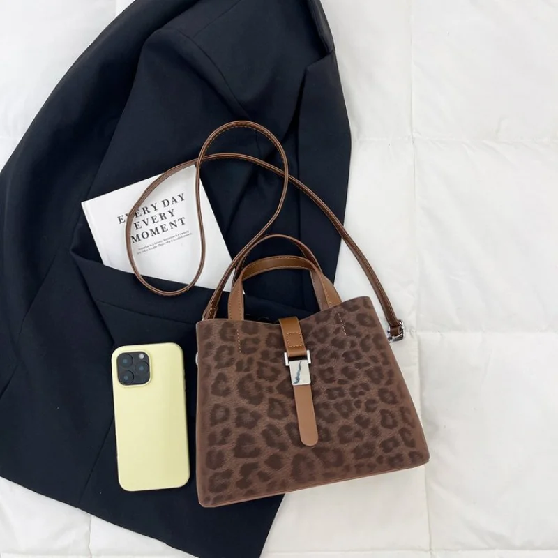 

Fashionable Women's Tote Bag Crafted From Leather Boasting High-End Quality And Paris Vintage Elegant Look​