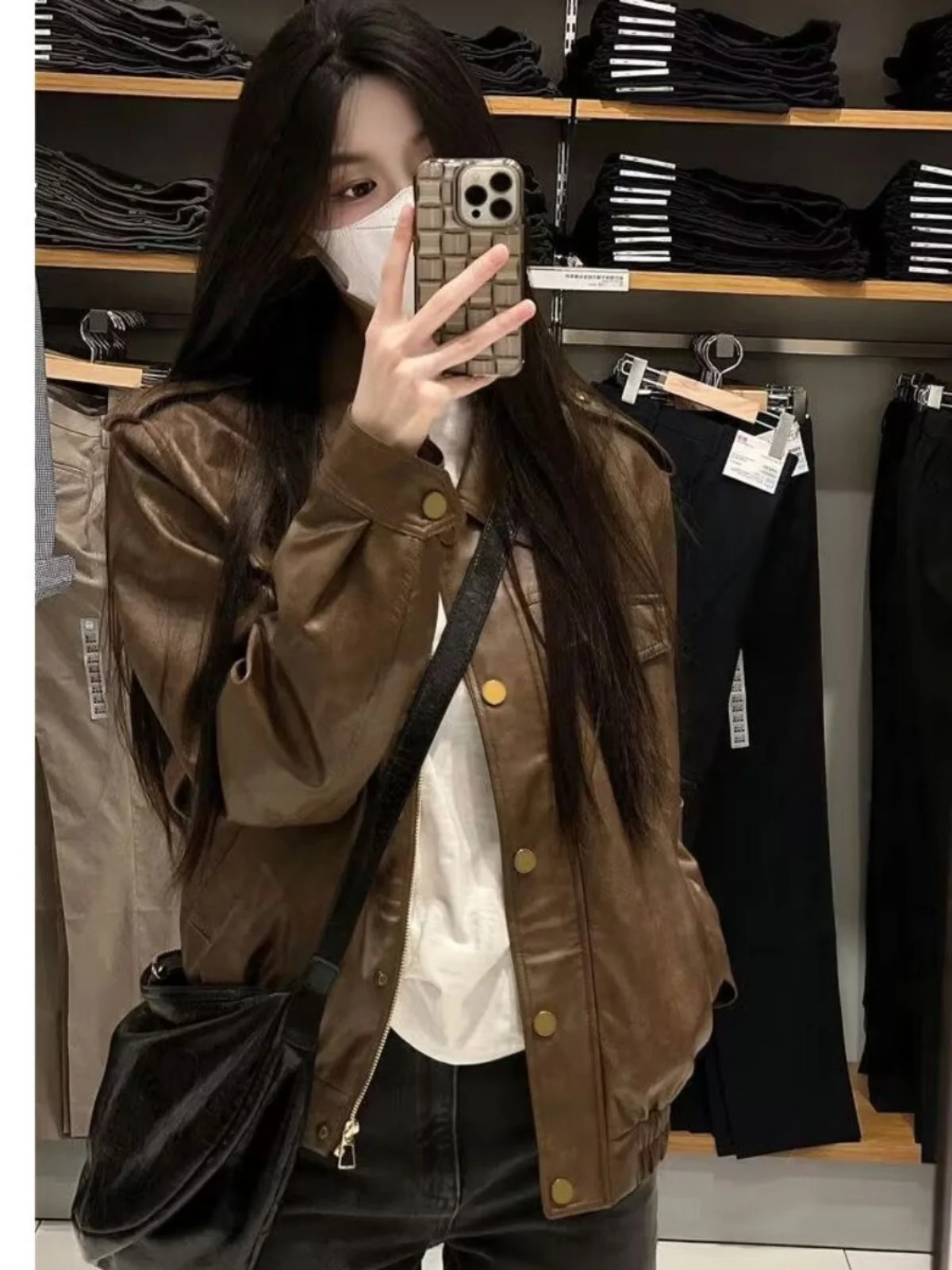 

Стильная короткая кожаная куртка для женщин: модная американская модель премиум-класса, новинка весна-осень, универсальная куртка из искусственной кожи