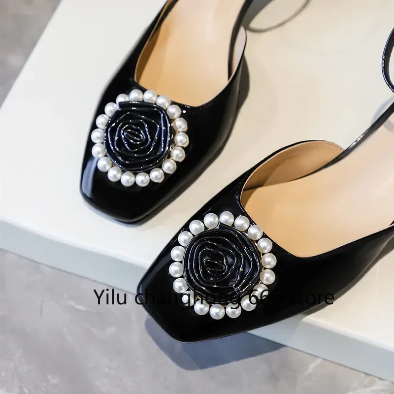 2025 nuevas llegadas flor punta cuadrada zapatos de tacón cuadrado perla moda cubierta sólida tacón hebilla correa zapatos de mujer poco profundos