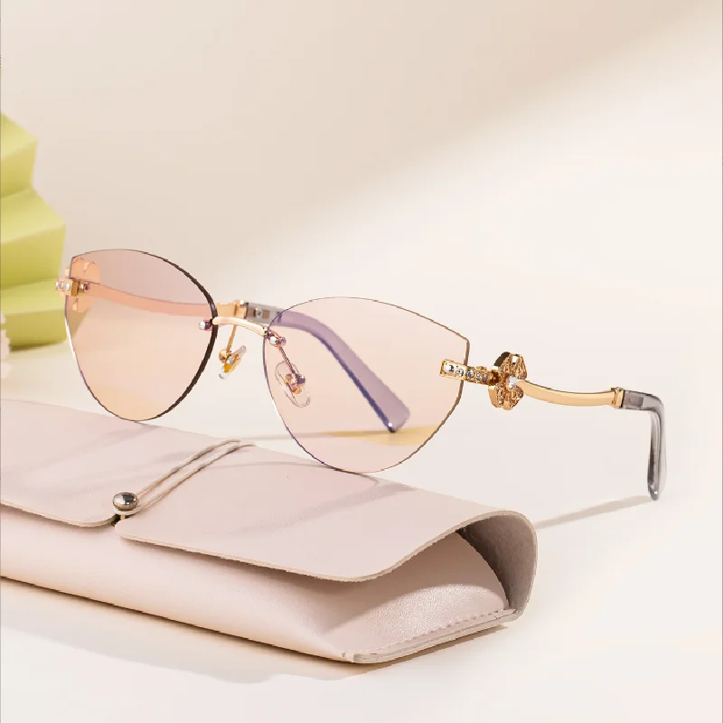 

Women's luxury glasses encrusted zircon diamond cutout fashion cat-eye sunglasses triangle leisure sun protection
