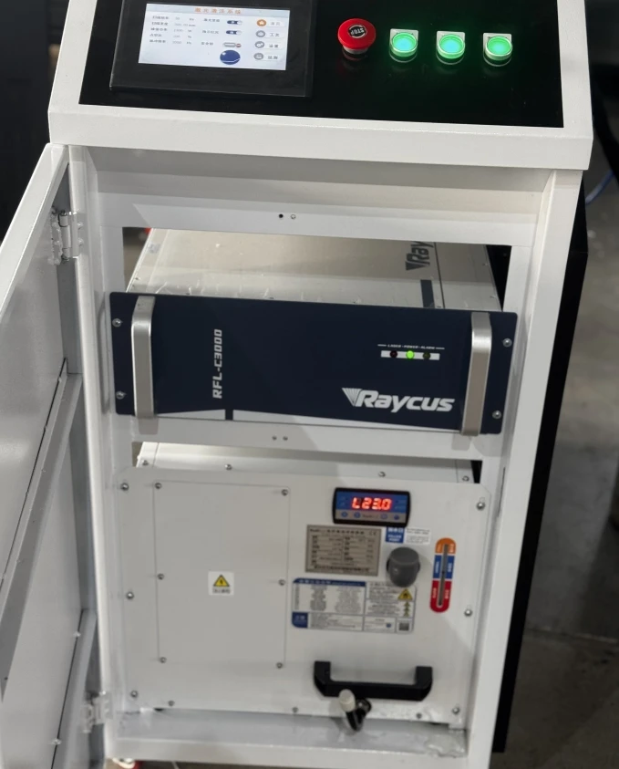 

Ручной лазерный очиститель ржавчины высокой мощности 2000 Вт, промышленный, для удаления краски и масла с нержавеющей стали, импульсная очистная машина