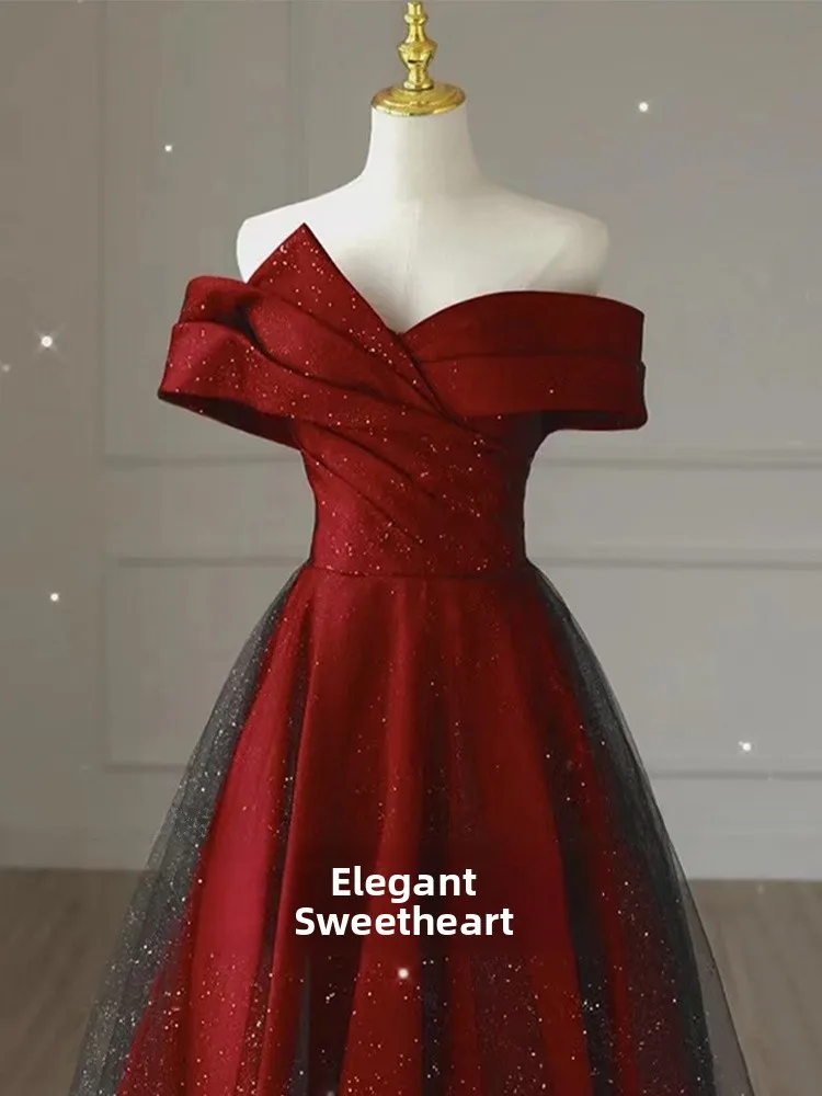 

Elegant Red One-Shoulder Wedding Dress Long Evening Gown for Bridal Toast Polyester Fiber Adult Women's Fashion Wedding Dress