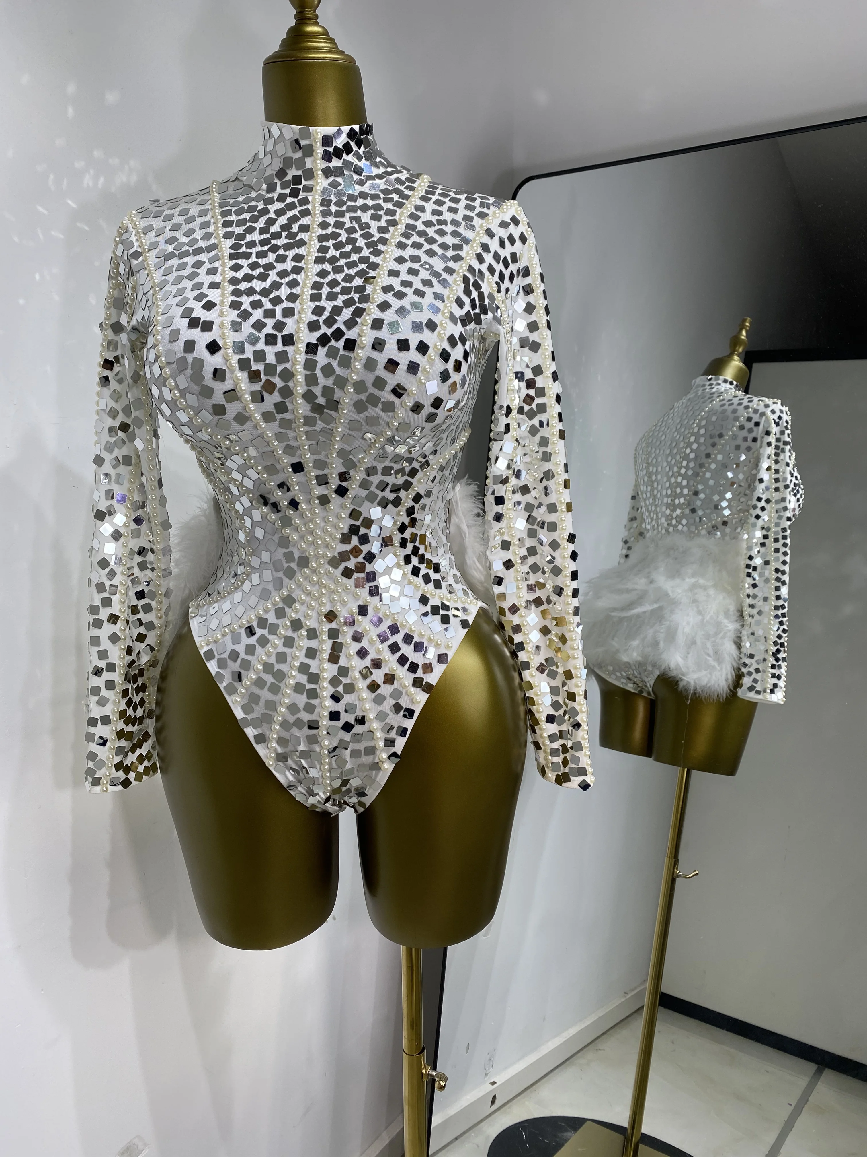 Funkelnder weißer Pailletten-Perlenfedern-Stretch-Body für Damen, sexy Nachtclub-Outfit, Performance, Tanz, Bühnenkostüme, Abendclub