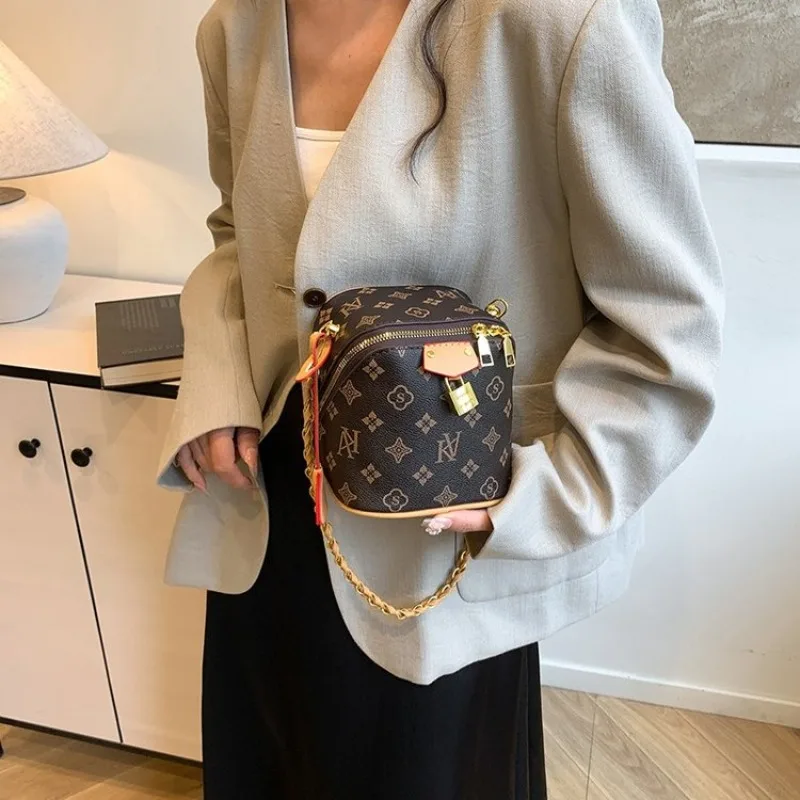 

Sunny Female Bag 2025 Vibrant Tropical Print Shoulder Bag Vacation-Ready Beachy Vibes Summer Essential