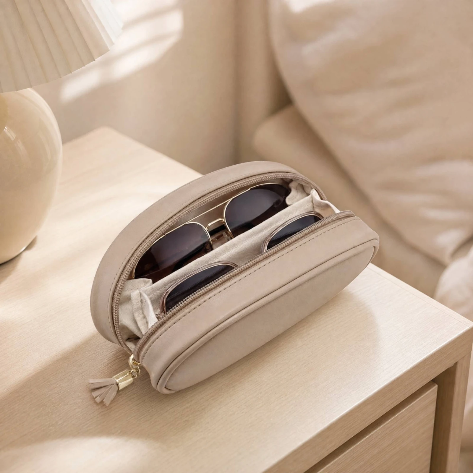 Zippered Eyeglass Storage Case Safeguarding PU Eyeglass Case with Internal Divider Lightweight Scratch-Resistant