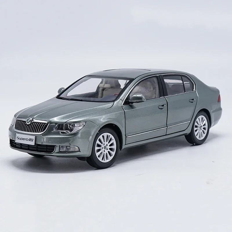 

1:18 Scale Diecast Alloy Skoda Superb BROWN Cars Toys Model Classics Nostalgia Adult Collection Souvenir Gifts Static Display