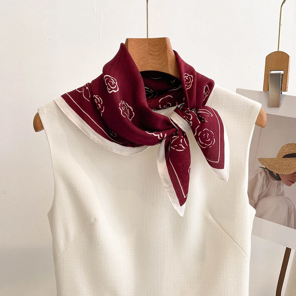 Fashion Bandana Neck Scarfs For Women Floral Print Handkerchief Hijab Scarf Female Luxury Headband Soft Neck Scarves 68cm