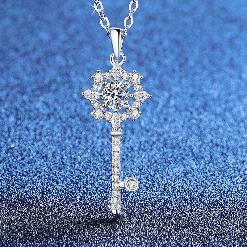 

European and American Platinum PT95018k Gold Necklace Moissanite Pendant Octagonal Star Key Pendant 1 Carat Moissanite Necklace