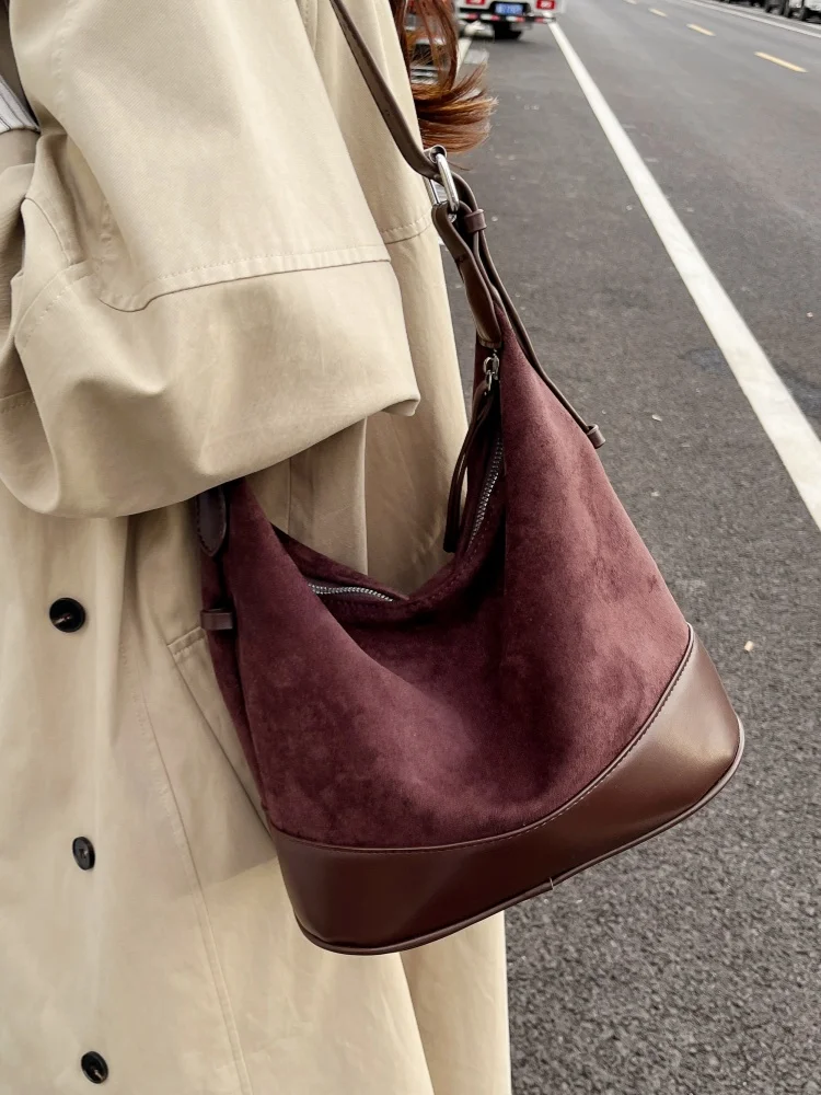 

Ретро-сумка-ведро с матовым покрытием для женщин, большая вместительная, новая коллекция осень-зима 2025, универсальная, на одно плечо, через плечо, для поездок на работу