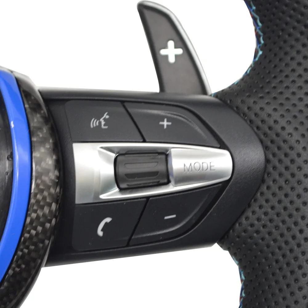 Geeignet für BMW Lenkrad aus Kohlefaser mit halbperforierter dreifarbiger Linie, deutscher Standard, blauer Stahlgabel (3er-Serie). – Detail 4
