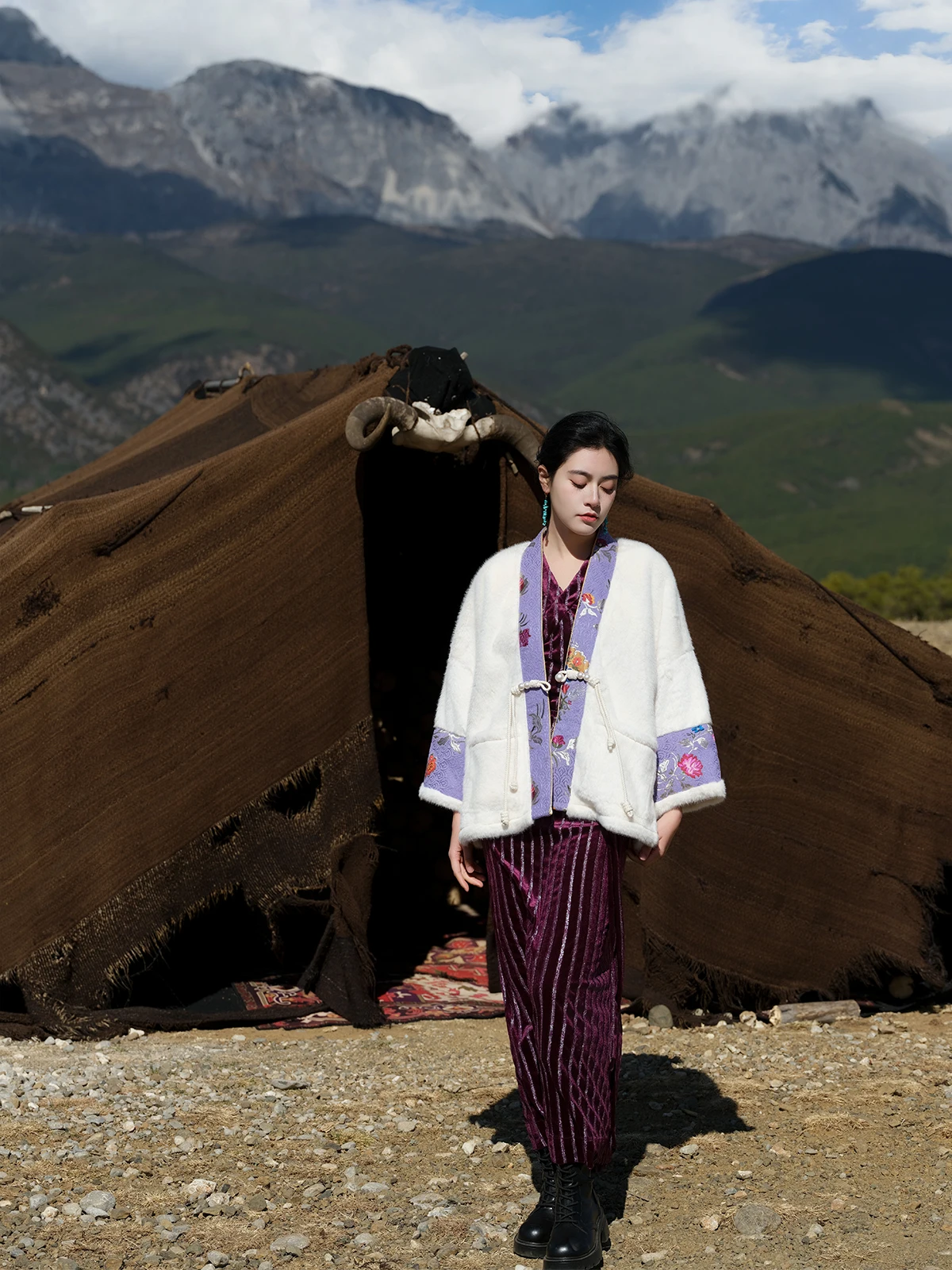 

Loose Women's Faux Fur Coat Tibetan Sle Inteated Leather And Fur New Chinese Sle Top V-ne Single Button Long Sve