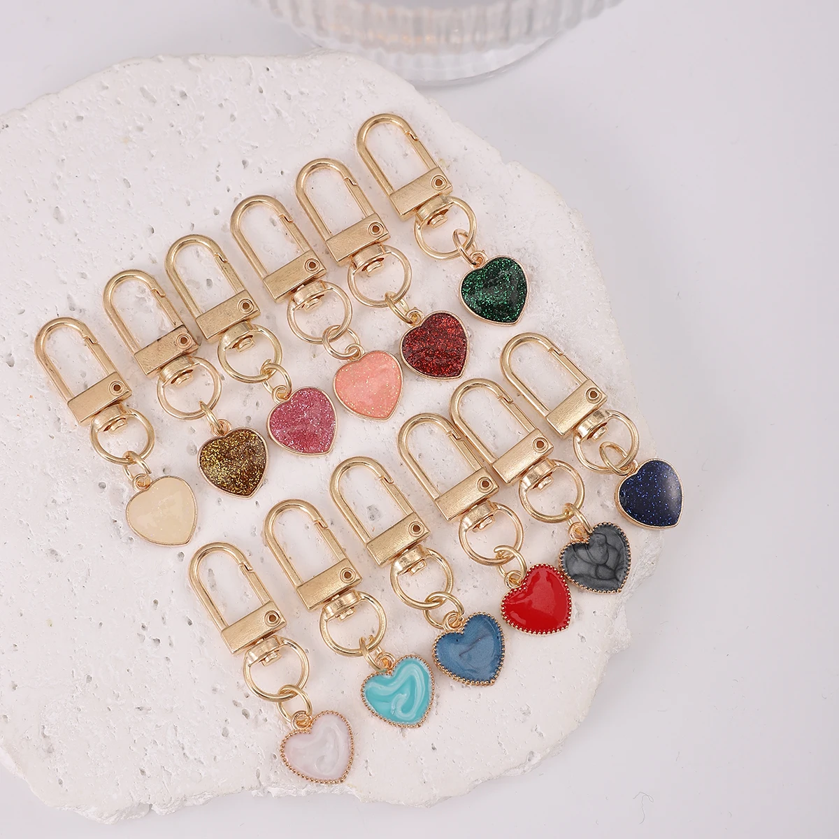 12pcs Fashion Leisure Love Heart Keychain Classic Alloy Drip Oil Pendant Ornament Bag Purse Charm Accessories Women's Day Gift