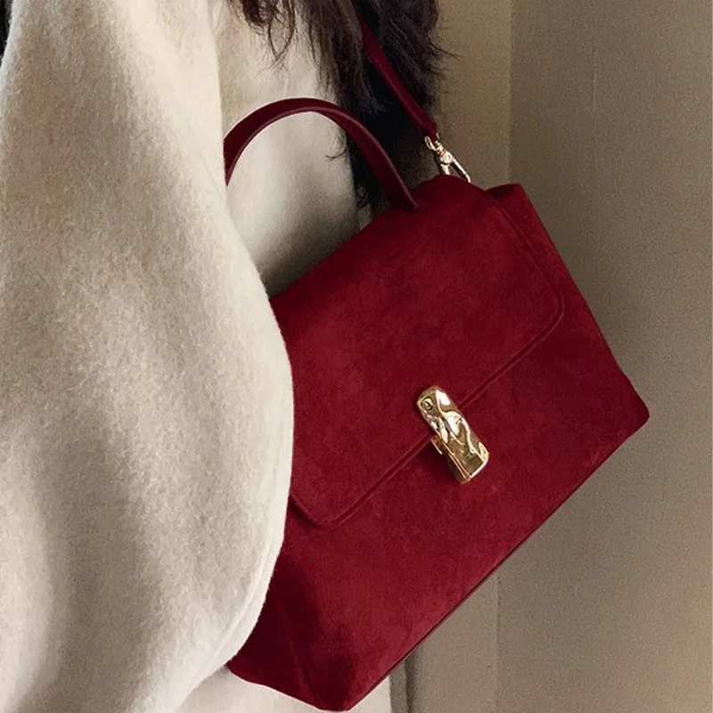 

Women's autumn and winter new velvet red artificial suede commuter large capacity bag retro multifunctional wedding off-road bag