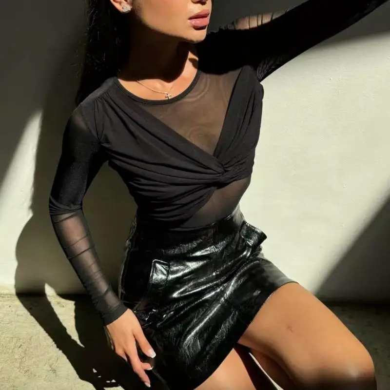 新しい春と夏のメッシュ生地パッチワークセクシーなホットガールスタイルシースルー長袖結び目スリムフィットジャンプスーツ、女性のトップ