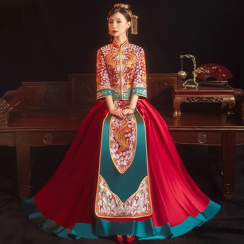 

Elegant and fashionable new Chinese-style wedding dresses for couples clothing