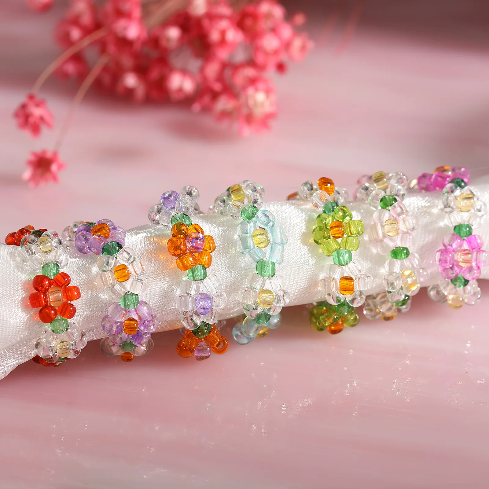 1Pcs Hot Selling Fresh and Sweet Candy Colored Rice Bead Woven Flower Ring for Women, Transparent Bead Elastic Ring Wholesale