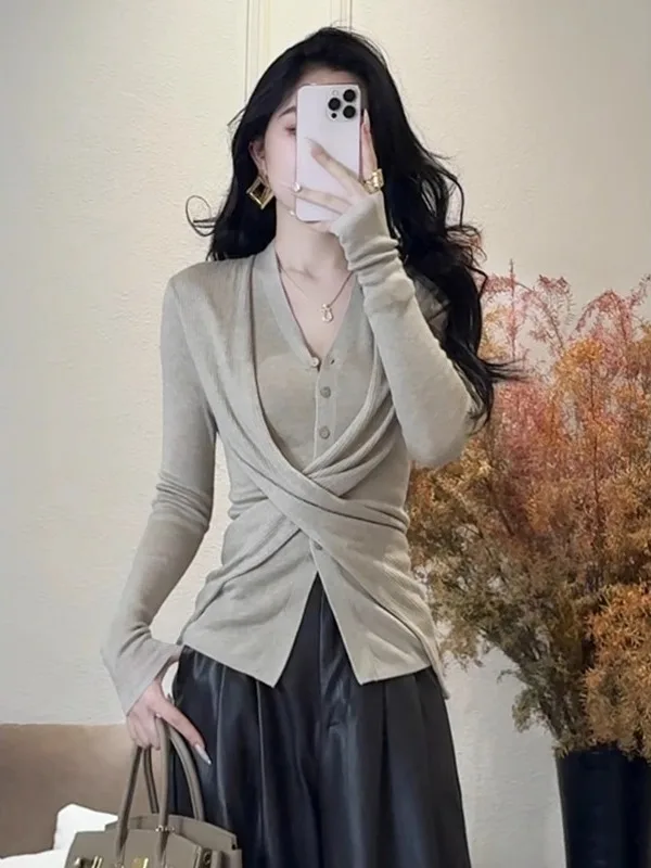 

Женский трикотажный топ больших размеров с V-образным вырезом, приталенный, с длинным рукавом, осенне-зимний, облегающий, имитация двухслойности, универсальный, в корейском стиле