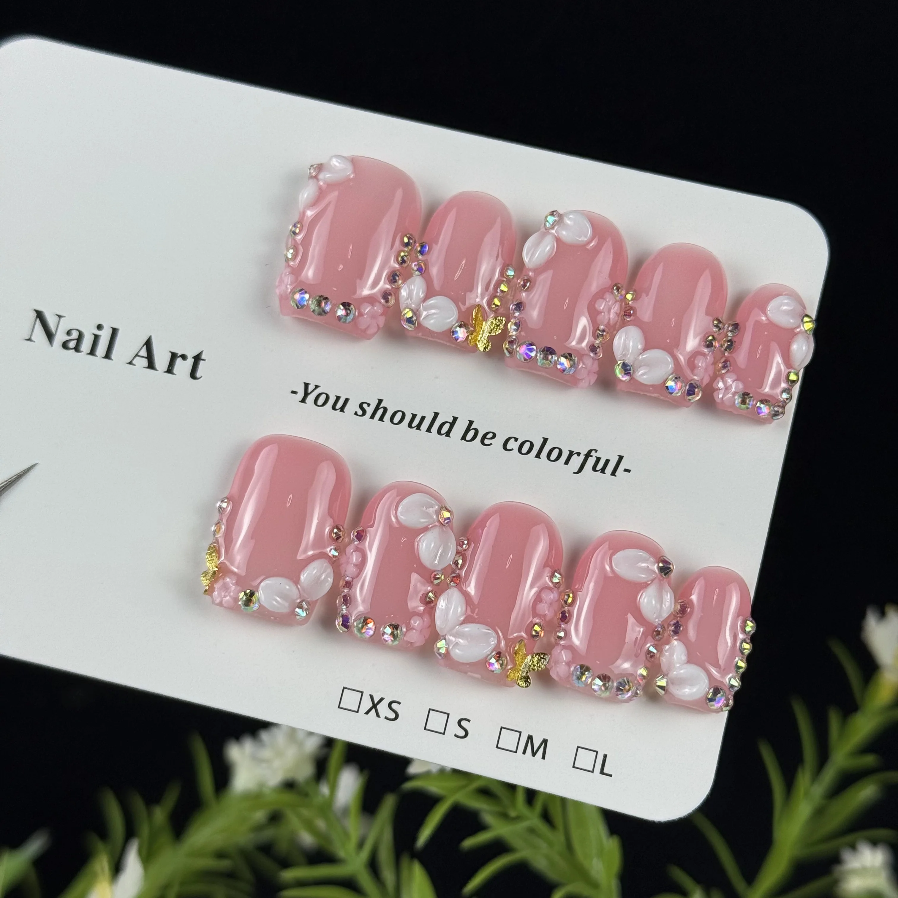 10 szt. ekskluzywnych, różowych i eleganckich krótkich ozdób, ręcznie malowane rzeźbienia, trójwymiarowe motyle, błyszczące, kolorowe diamenty