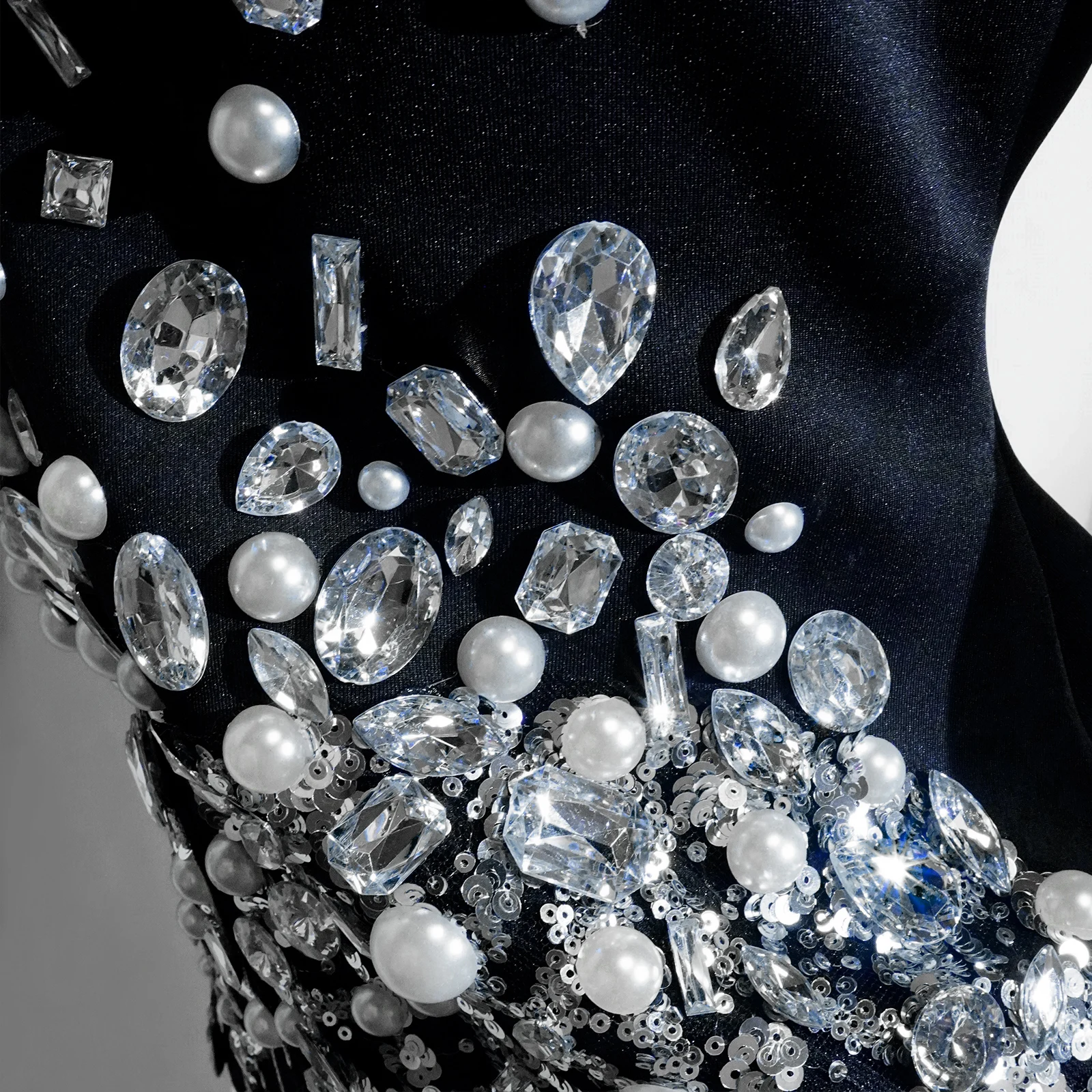 ショーガールコスチューム スパークルクリスタル フルブラックドレス 長袖 パフォーマンス ドラッグクイーン イブニングパーティー ショー衣装 ゴーゴーダンサー DJ