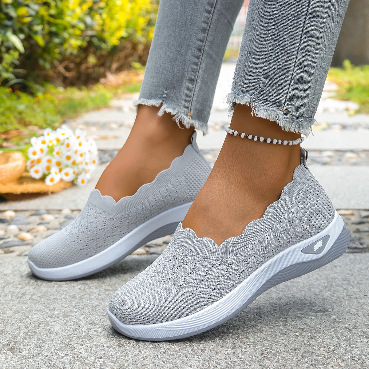 Women's Breathable Knit Loafers Ultra Lightweight Soft Sole Casual Shoes Comfortable Slip-On Walking Sneakers for Daily Work